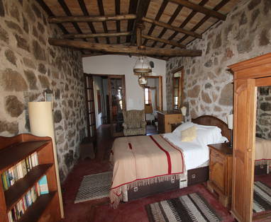 Woodpeckers_house_bedroom_1