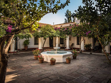 Binnenplaats met fontein bij Patios de Cafayate in Noord Argentinië