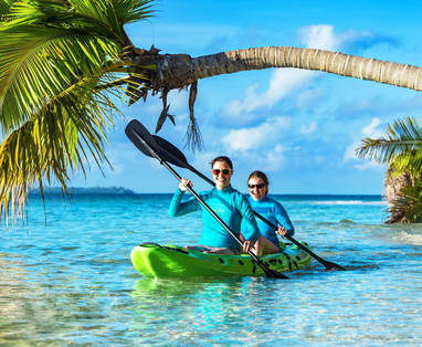 BlueSafari-alphonse-kayaking-01-AnthonyGrote