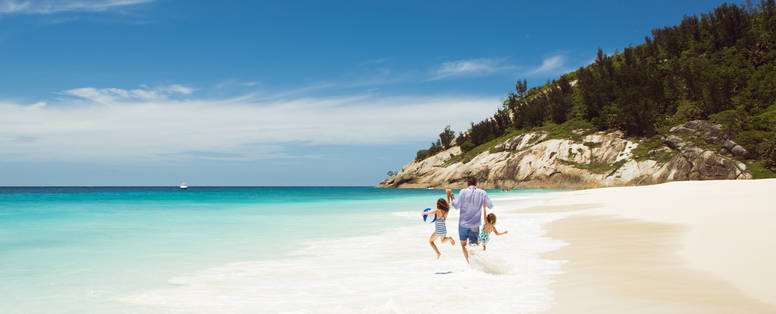 North-Island-FamilyTimeOnTheBeach