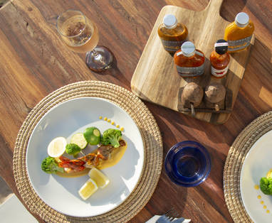 Azura_Marlin_Beach_-_seafood_lunch_