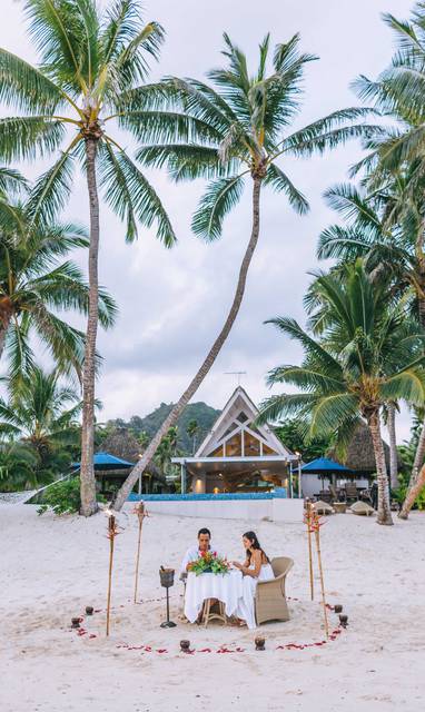 Beach_Dinner_for_Two-LittlePolynesian-CRED_turamaphotography