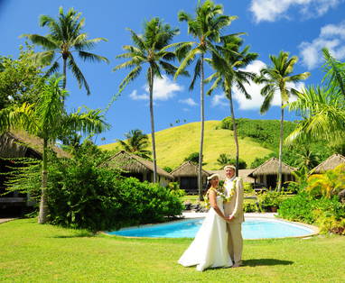 Tamanu-Beach-Wedding-Couple-