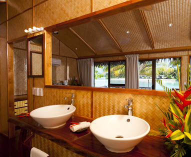 ALPIR-Beachfront-Bungalow-Bathroom