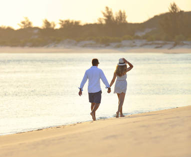 Azura_Benguerra_-_Romantic_beach_walk