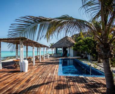 Anantara_Medjumbe_Island_Resort_Pool_Deck