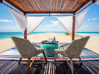 Anantara_Medjumbe_Island_Resort_Beach_Cocktails
