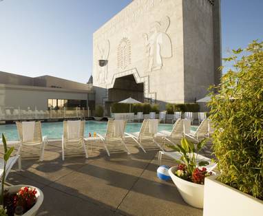 outside_loews_hollywood