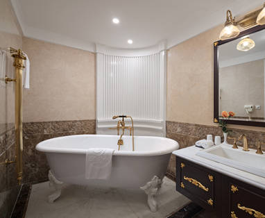Grand_Executive_Bathroom_2