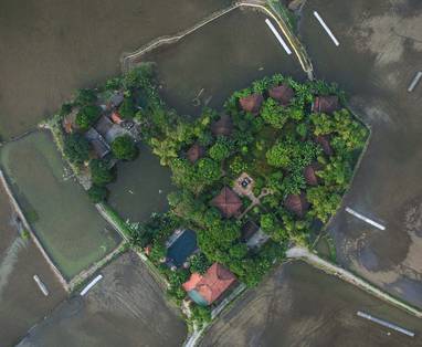 VN_Ninh_Binh_Tam__Coc_Garden_from_above