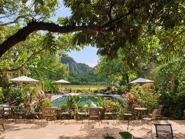 VN_Ninh_Binh_Pool(1)