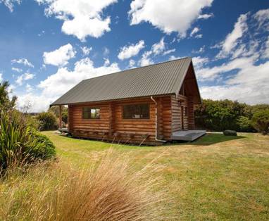 log_cabin_fiordland_lodge