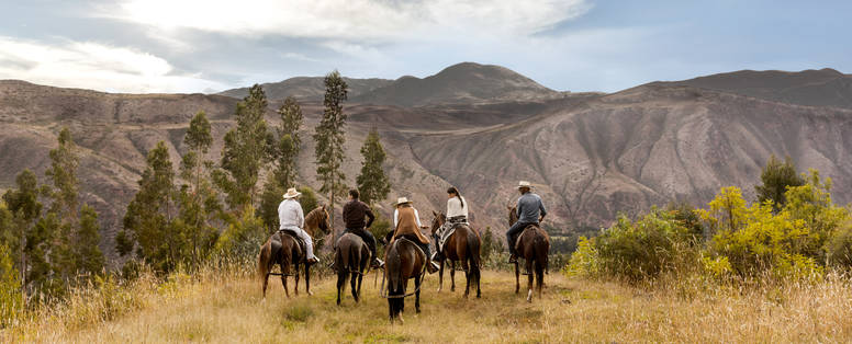 PE_sol_y_luna_paardrijden_tussen_bergen_SOLYLUA-DIA4-74