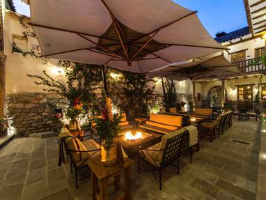 PE_antigua_casona_san_blas_patio_zitten_thumbnail_Hotel_Patio09