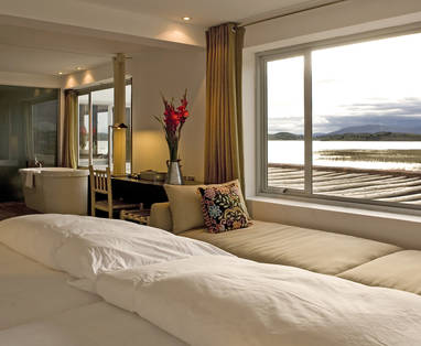 PE_titilaka_lodge_slaapkamer_TL_Corner_Room001_(1)