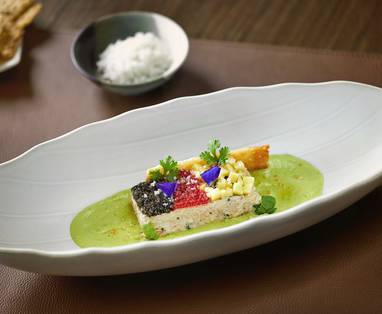VN_Quy_Nhon_Anantara_Quy_Nhon_Crab_Salad_with_Crispy_Sesame