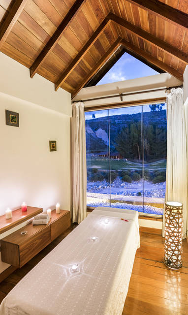 PE_colca_lodge_spa_kamer_massagetafel_16
