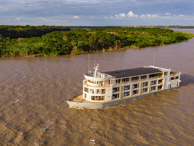 PE_delfin_cruise_3_amazone_vanuit_de_lucht_180609-DIII-Navegando-Drone-03