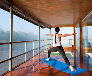 PE_delfin_cruise_3_amazone_yoga_les_op_het_dek_Yoga