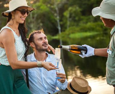 PE_delfin_cruise_3_amazone_excursie_boottocht_romantisch_Toast_(1)