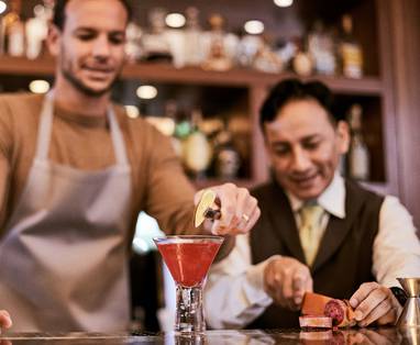 PE_sumaq_activiteit_cocktail_38_Tasting_from_sugar_cane