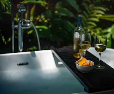 PE_Tambopata_Research_Center_buitenbad_Deluxe_Suite_-_terrace_details