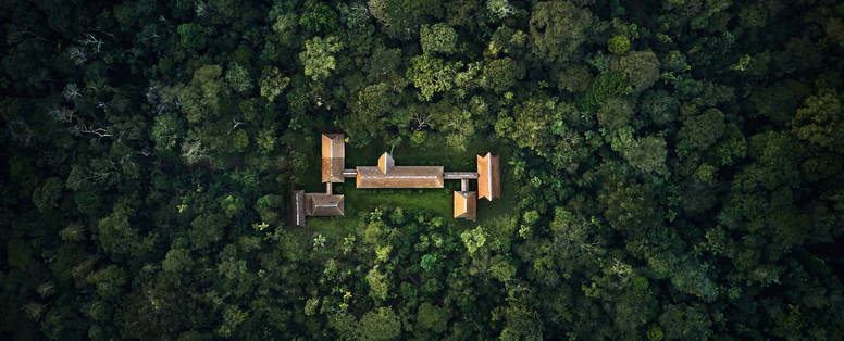 PE_Tambopata_Research_Center_entree_lobby_FOTO_DRONE_-_PAUL_BERTNER