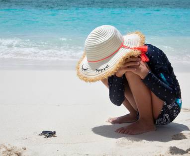 Baby_turtle_with_young_guest__8809-A4_