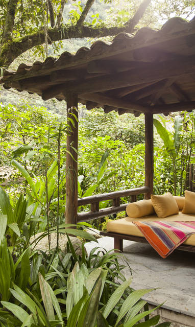 PE_Inkaterra_Machu_Picchu_Pueblo_Hotel_buiten_zitje_Suite-IT_02