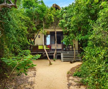 Beach_Cabin_exterior_(2)