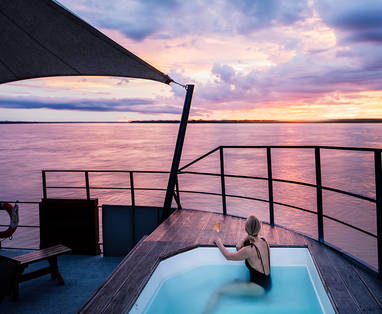 AE_PE_Aria_Amazon_Cruise_bovendek_Aria_Amazon_-_Outdoor_Jacuzzi_-_02
