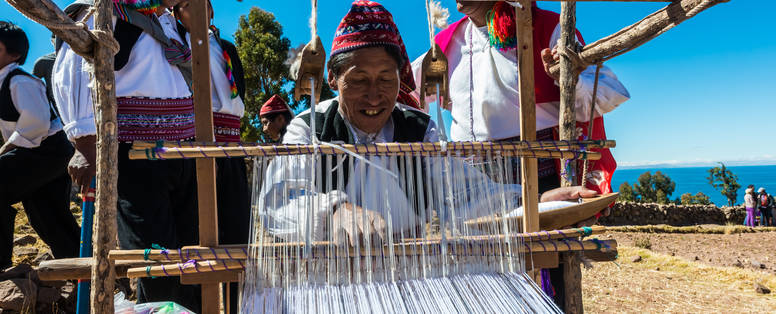 EN_PE_puno_titicaca_meer_weven_shutterstock_161954582