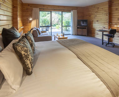 Coach_House_Suite_(3)