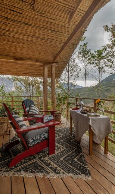 PE_Gocta_Natura_Reserve_zitje_terras_buiten_Photo_9-17-19__03_48_31_(1)