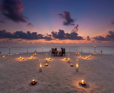 Baros_Maldives_Sandbank_Dinner