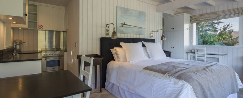 NZ_WANAKA_Mahu-Whenua-Cottage-Kitchen_Table