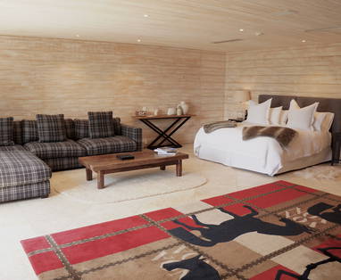 NZ_WANAKA_Komako_Suite_Bed_and_sofa