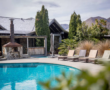 NZ_WANAKA_Mahu_Whenua_Poolside_garden_setting