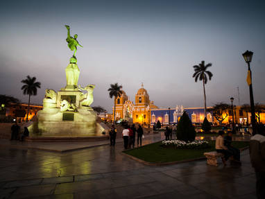 CO_PE_trujillo_stad_plein_PAG_66.Trujillo-®Christopher_Plunkett-Promperu