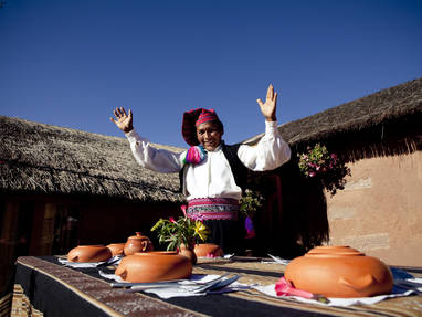 Picnick Taquile eiland op het Titicaca meer in Peru