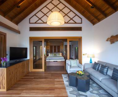 Baros_Maldives_Baros_Suite_Indoor_Living_area