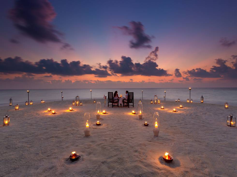 Baros_Maldives_Sandbank_Dinner