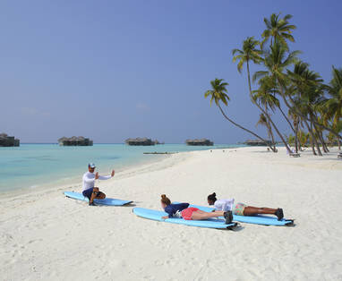 Gili_Lankanfushi_-_GLM_Lagoon_Lesson_For_Novice_Surfers