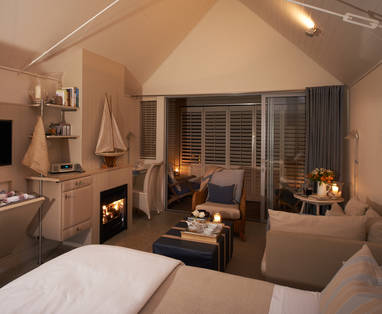 The_Boatshed_Suite_night_view