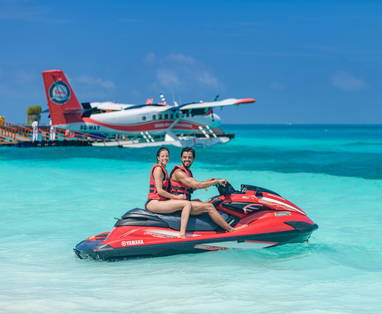 Couple_Jetski_1863x1242
