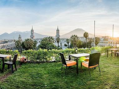 PE_Hotel_Katari_at_Plaza_de_Armas_Arequipa_terras_buiten_102218559
