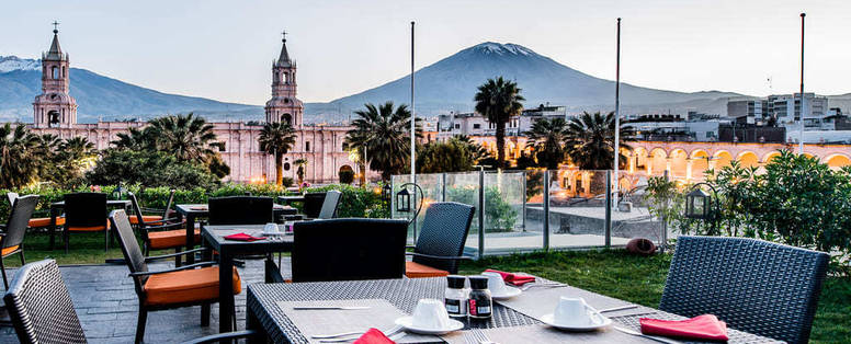 PE_Hotel_Katari_at_Plaza_de_Armas_Arequipa_terras_buiten_DSC_0040