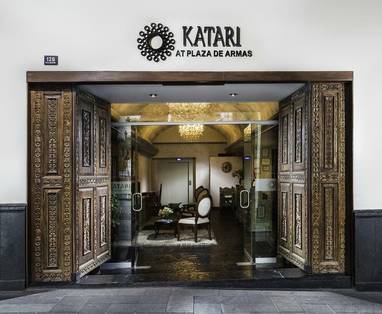 PE_Hotel_Katari_at_Plaza_de_Armas_Arequipa_vooraanzicht_frente