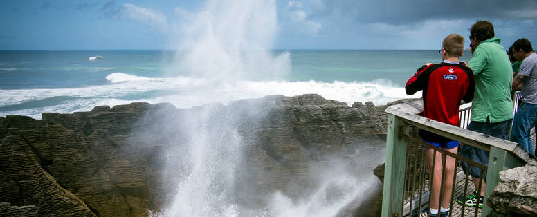 NZ_Greymouth_Breakers_Pancake_rocks_and_blowholes