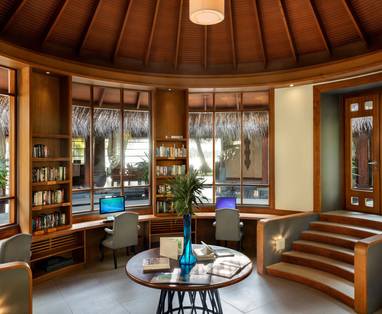Anantara_Dhigu_Library
